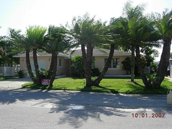 Front of home in Cul de Sac