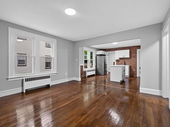 5th image of 32 Evans St Floor 1
