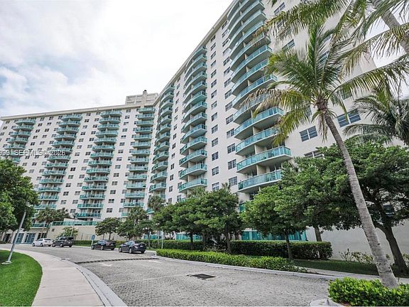 5th image of 19370 Collins Ave APT 1414