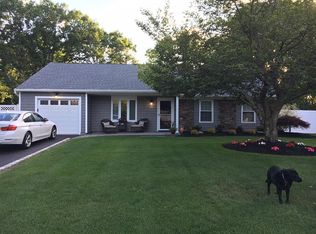 54 Glenmere Ln, Coram, NY 11727