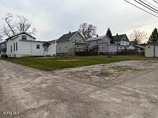 3rd image of 187 Walker St