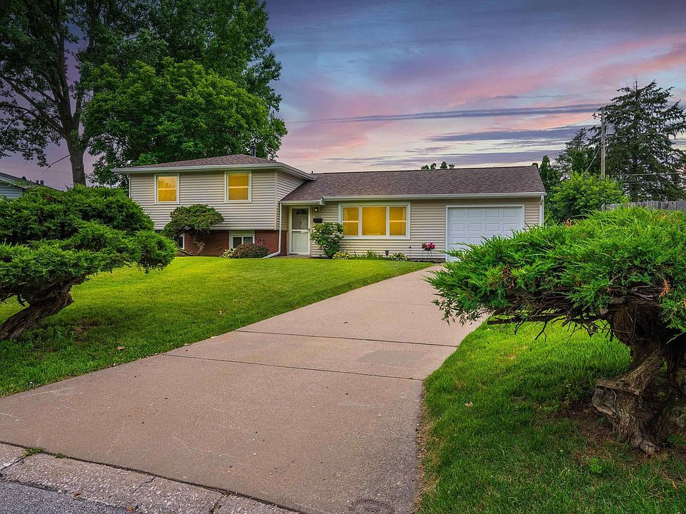1422 Lakewood Dr, Bettendorf, IA 52722 Zillow