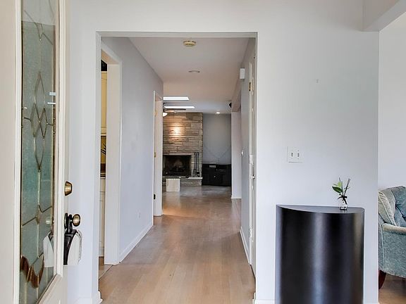 2nd image of 2616 N Dryden Pl