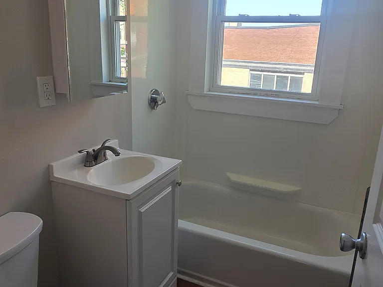 28 Franklin St #15 — Photo 2
