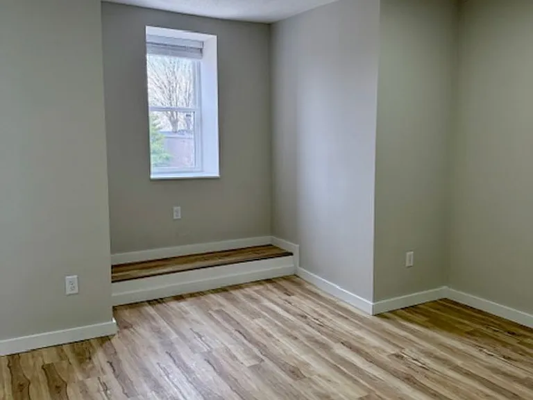 939 Chateau Ave — Photo 6