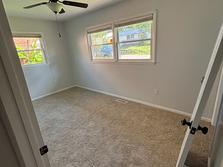 700 Elita Ln — Photo 5