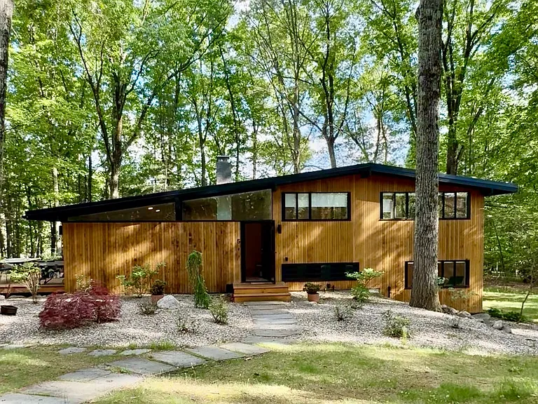 5 Gould Rd — Photo 1