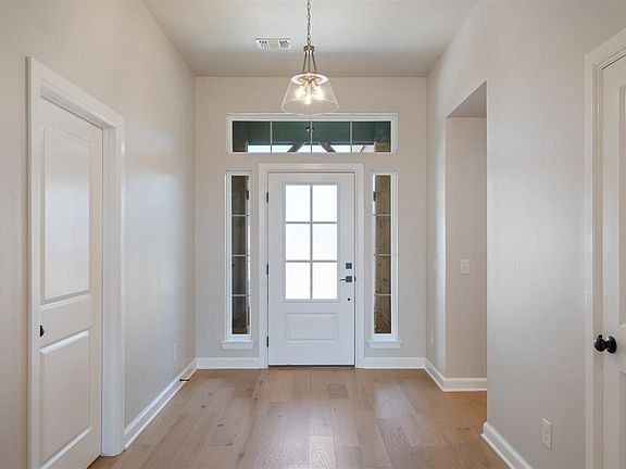 3rd image of 10516 NW 33rd Pl