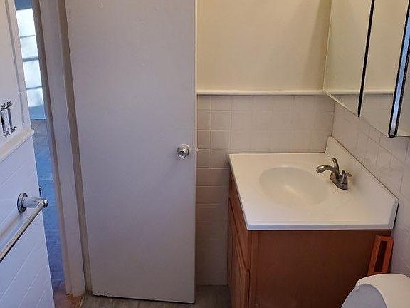 5th image of 2348 Linwood Ave APT 4N