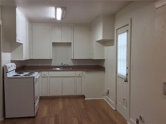 2nd image of 3005 Glenda Ave