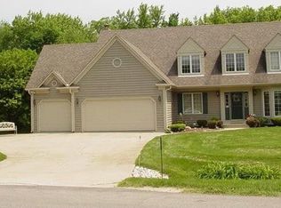 2S085 Grove Hill Dr, Batavia, IL 60510