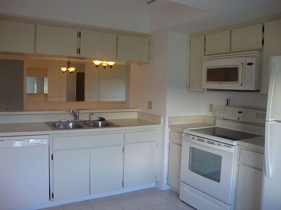 4th image of 2725 Countryside Blvd