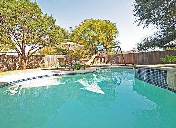 2nd image of 807 Savanna Ln