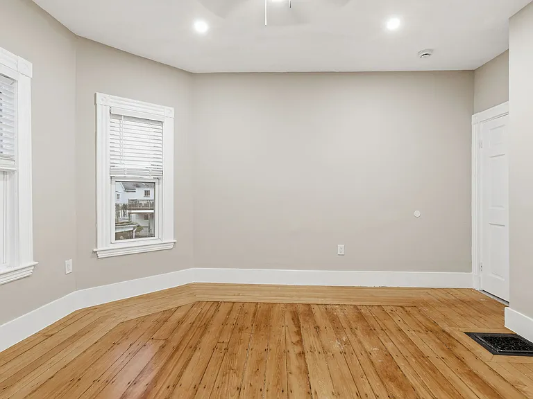 43 Lonsdale St #2 — Photo 13
