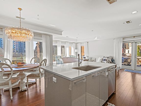 5th image of 150 Henley Pl APT 201