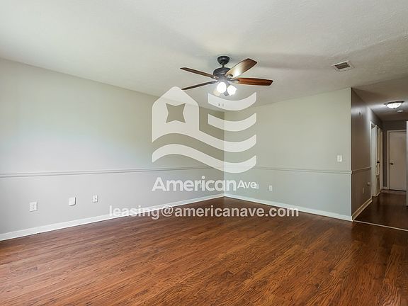 1704045_003_living_room_3.jpg