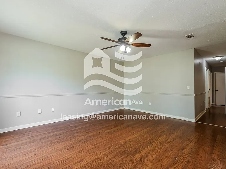 1704045_003_living_room_3.jpg