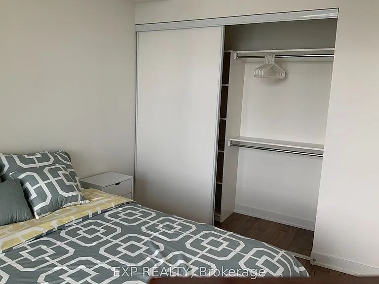 27 Bathurst St #512 — Photo 10