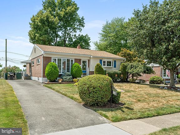 2nd image of 1011 Evergreen Ave