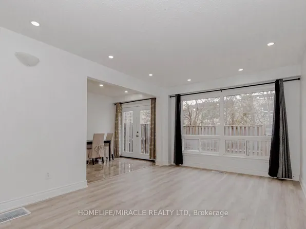 7500 Goreway Dr #56, Mississauga, ON L4T 3C7