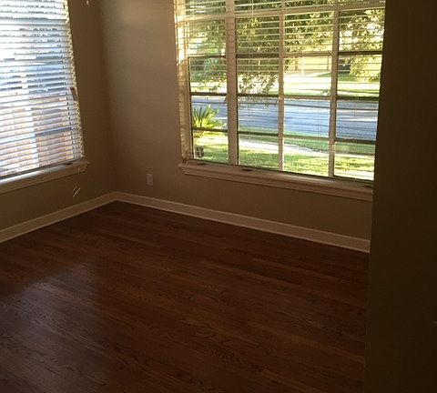 3rd image of 135 Oxford Dr