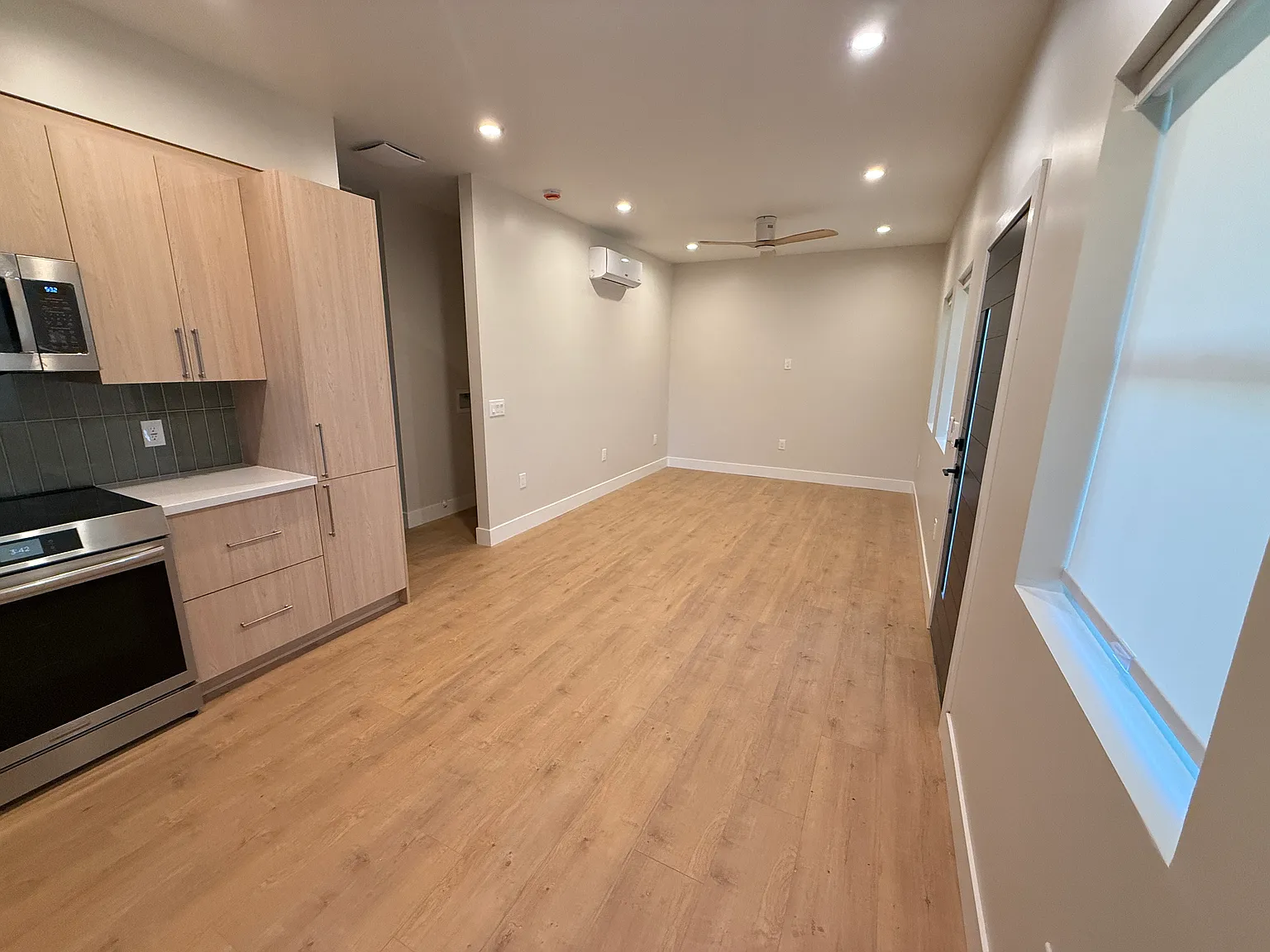 2 bed, 800 sqft, $3,795 — Photo 2