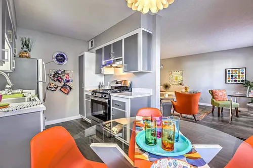 The Neon Apartments Photo 1