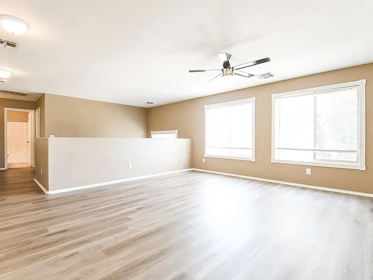 1081 E Horseshoe Dr — Photo 9