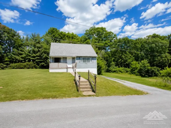 2513 Edgemont Dr, Bluefield, WV 24701
