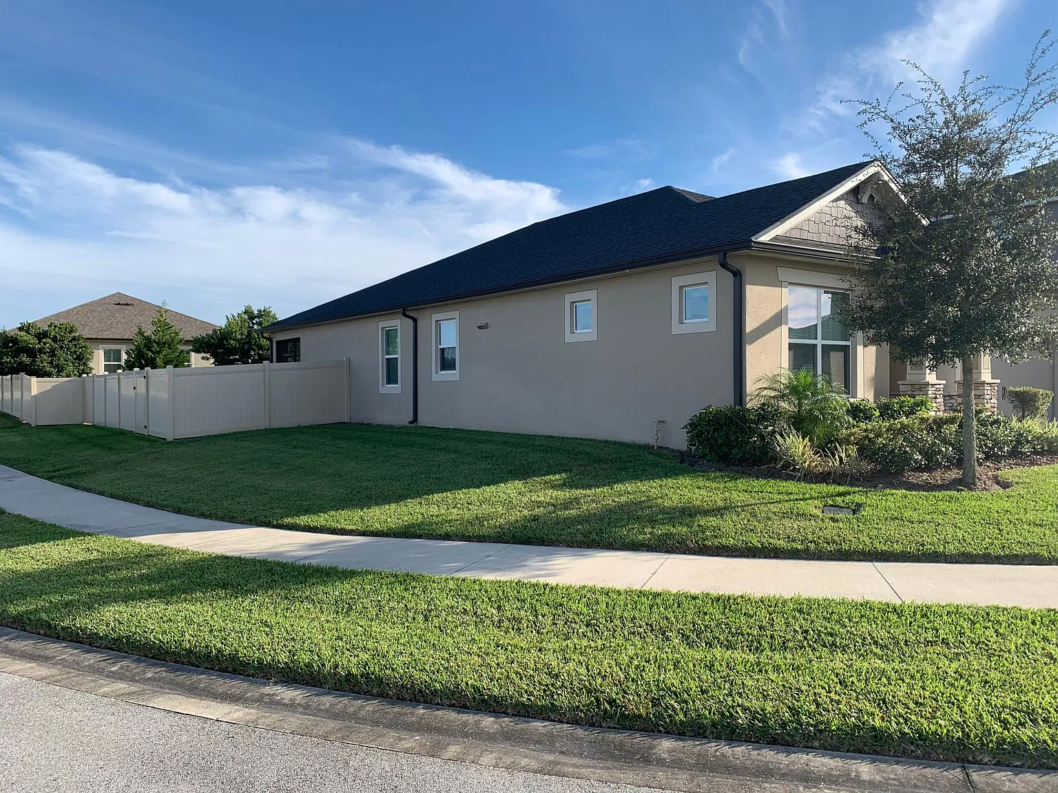 3 bed, 2016 sqft, $2,600 — Photo 2