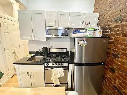 3rd image of 190 Bleecker St APT 19
