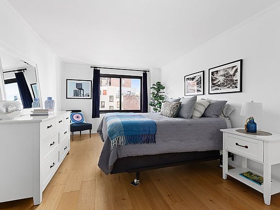 3rd image of 201 W 70th St APT 11B