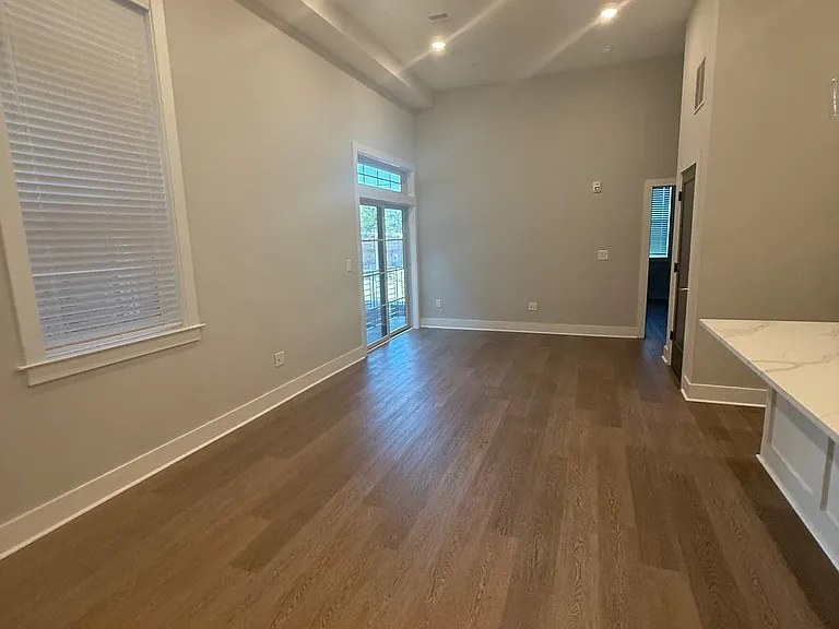 581 Jamestown — Photo 14