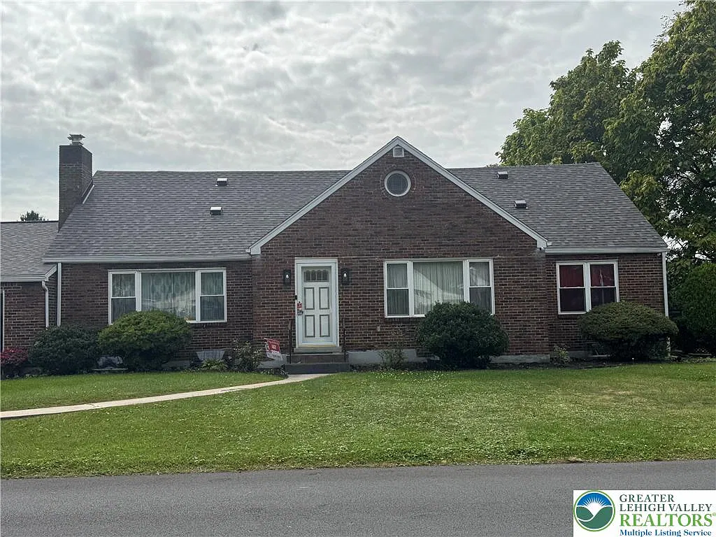 2 bed, 1.0 bath, 750 sqft, $1,600 — Photo 2