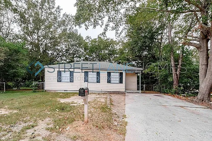 3 bed, 2.0 bath, 995 sqft, $1,197 — Photo 1