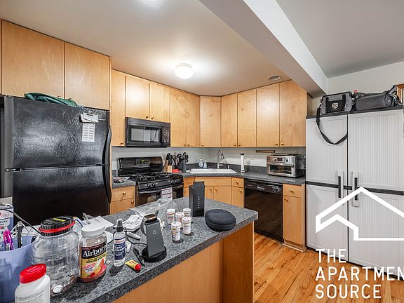 2nd image of 1446 N Leavitt St APT 1R