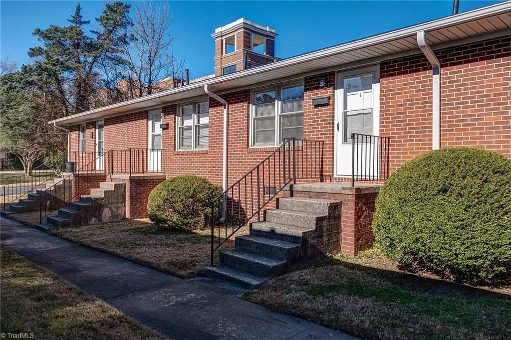 1 bed, 1.0 bath, 660 sqft, $900 — Photo 1