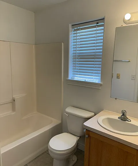 834 Saturn Ave #2 — Photo 9