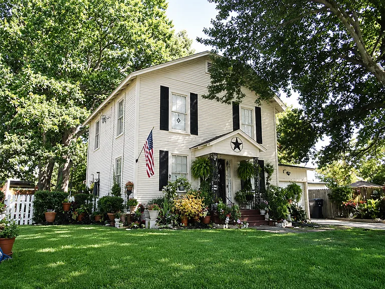 1708 S Robertson Ave — Photo 1