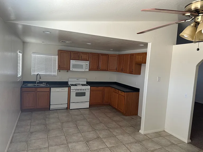 7870 Dogwood Ave — Photo 2