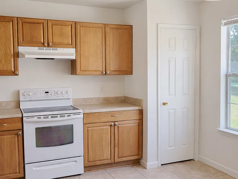 305 Civil Ct #F — Photo 6