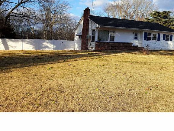 3rd image of 9 Woodcrest Ave