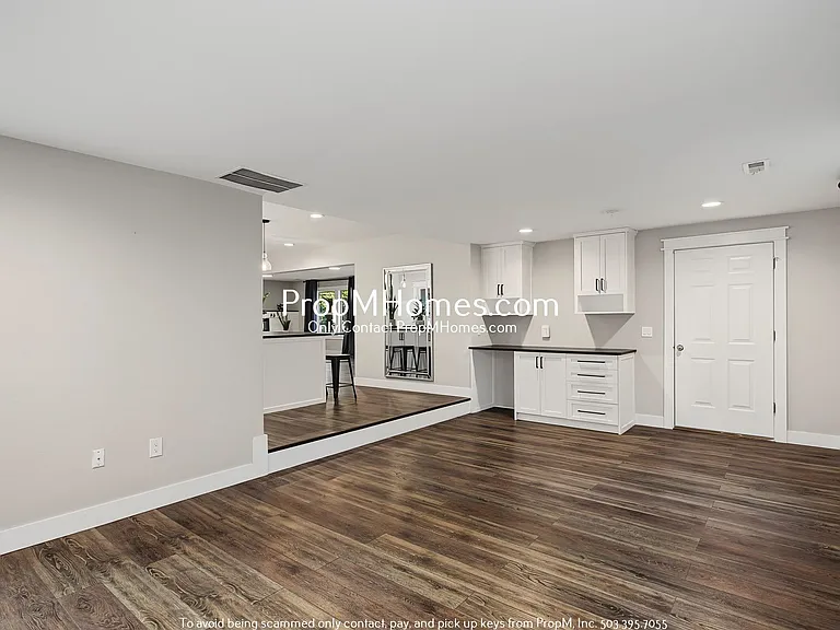 503 NE Birchwood Ter — Photo 10