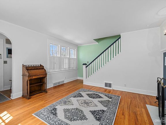 5th image of 400 Pleasant St