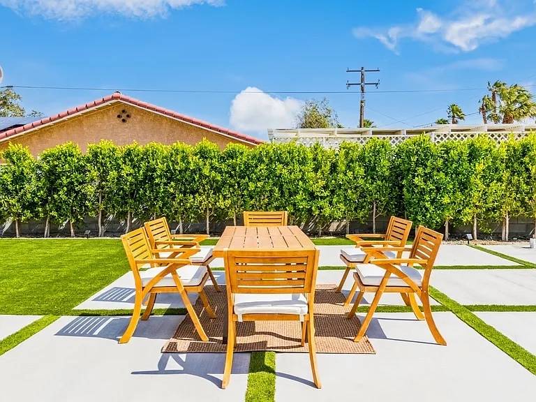 2240 N San Gorgonio Rd — Photo 27