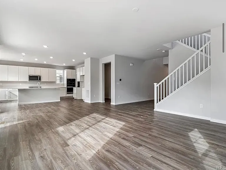1360 Loraine Cir N — Photo 6