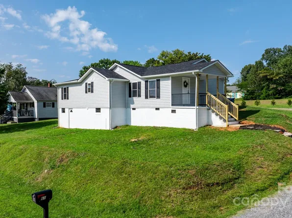 61 W Highland Ave, Granite Falls, NC 28630