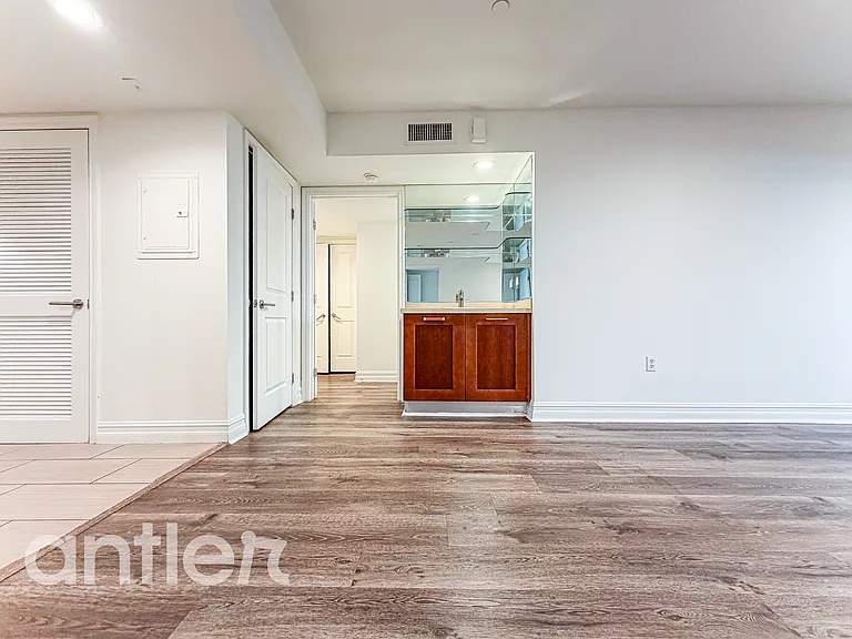 1241 S Sherbourne Dr #G104 — Photo 23