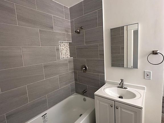 5th image of 435 Rose Ave #16
