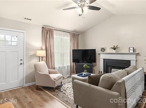 4th image of 8029 Heatherdale Ct